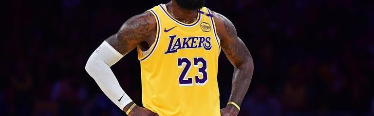 Shams：无论詹姆斯赛季后退役还是换队，他的湖人生涯已接近结束