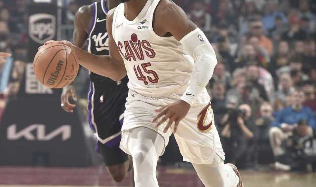 爱游戏正版-米切尔33+8骑士险胜国王升第五 莫布利29+13+8小萨24+16+6