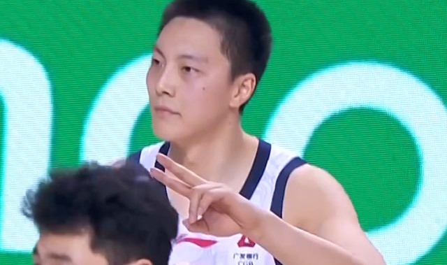 爱游戏在线-广东3消息！胡明轩深夜发声，徐杰新发型遭吐槽，焦泊乔化身阿联