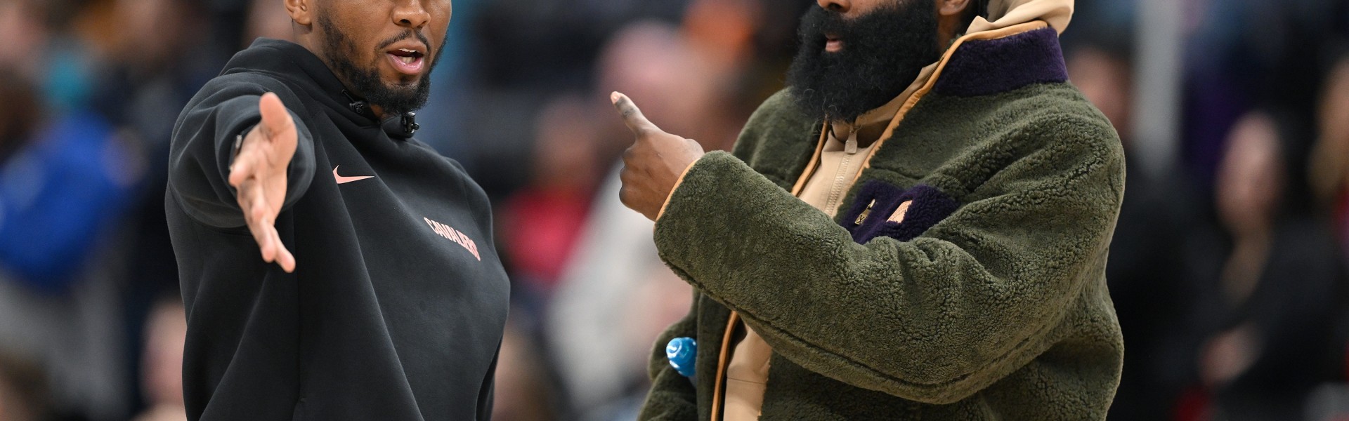 米切尔：哈登吸引了大量防守 最好选择是我退后一步让他掌控比赛